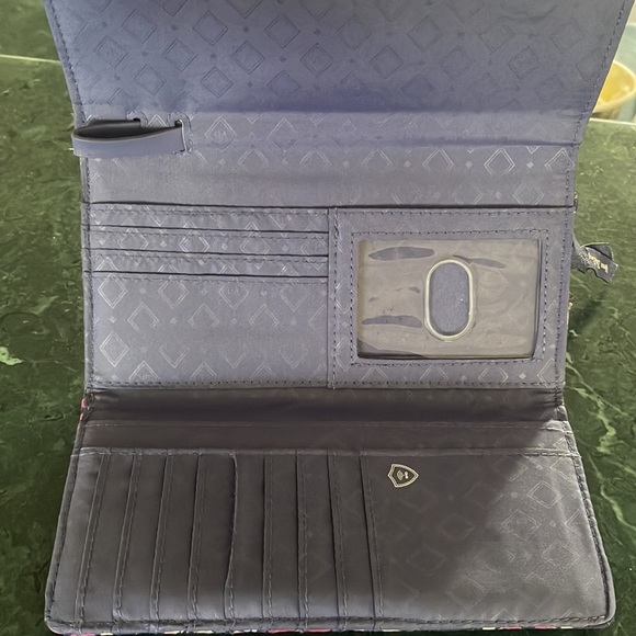 Women’s  Vera  Bradley wallet - Picture 2 of 3